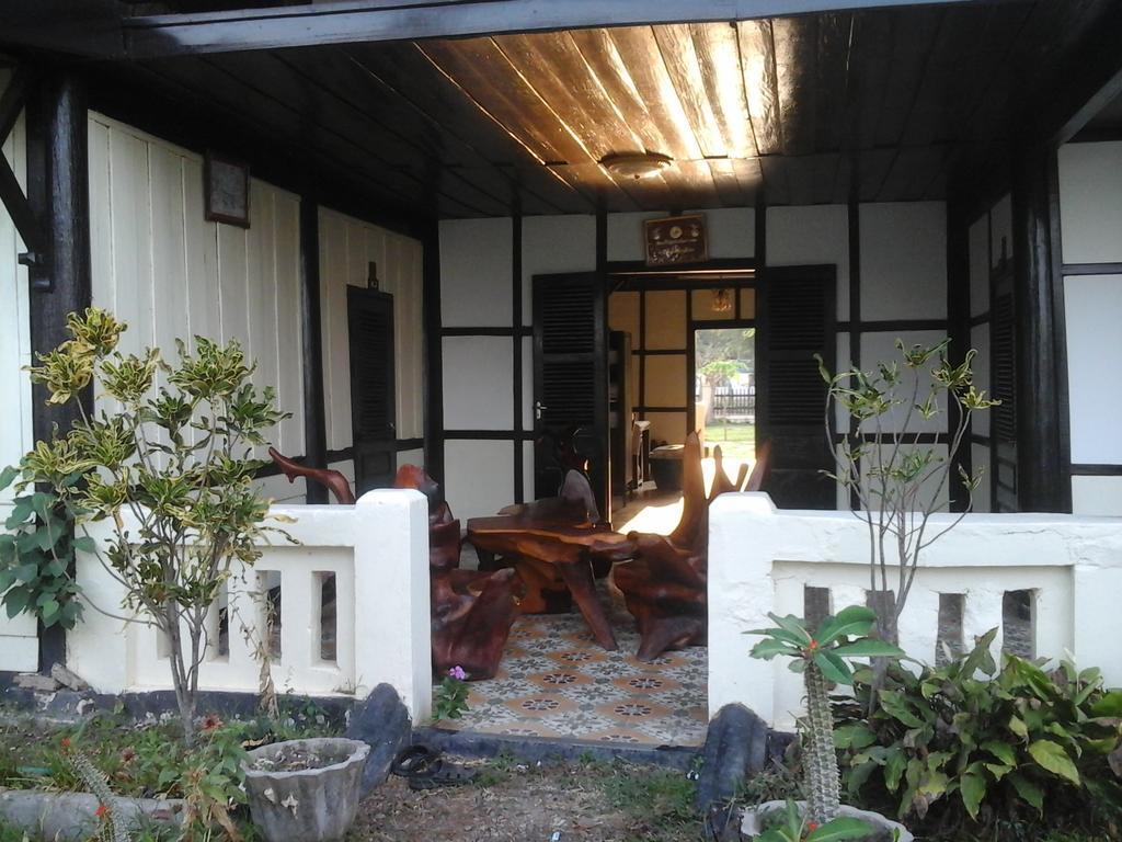Kongmany Colonial House Hotel Muang Khong Exterior photo